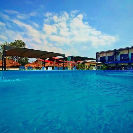 Wixky Hotel Нонгкхай Екстер'єр фото