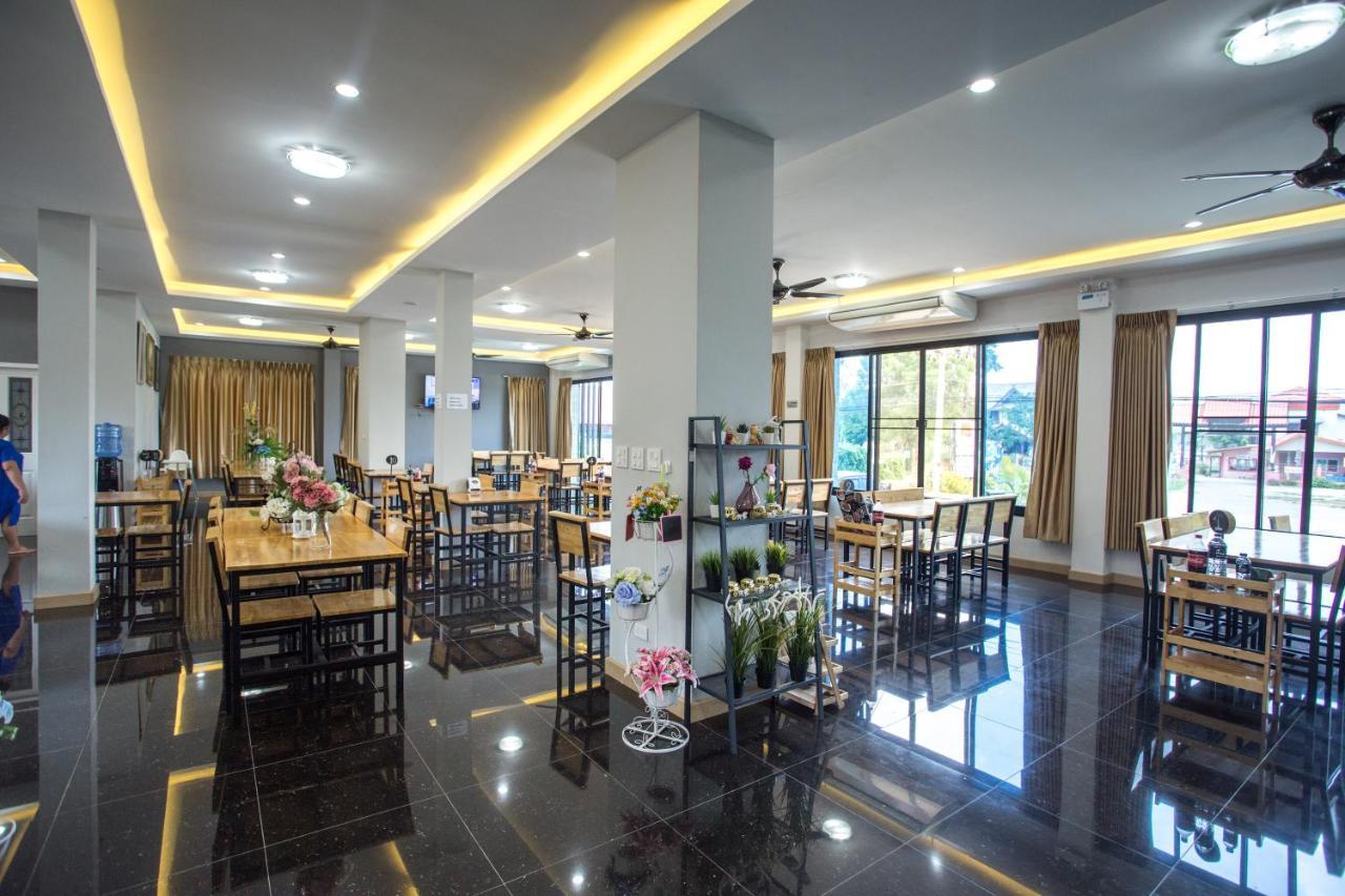Wixky Hotel Нонгкхай Екстер'єр фото